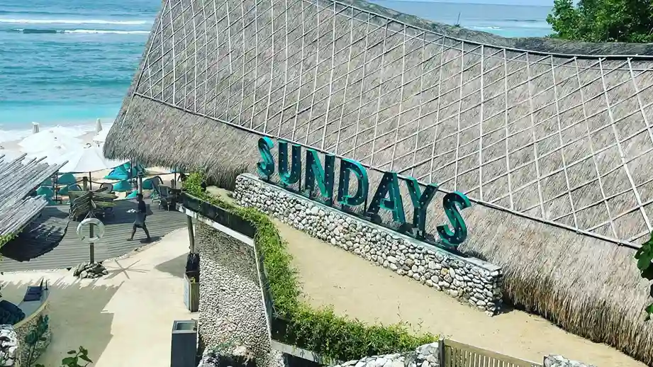 5 Beach Club Bali Terbaik