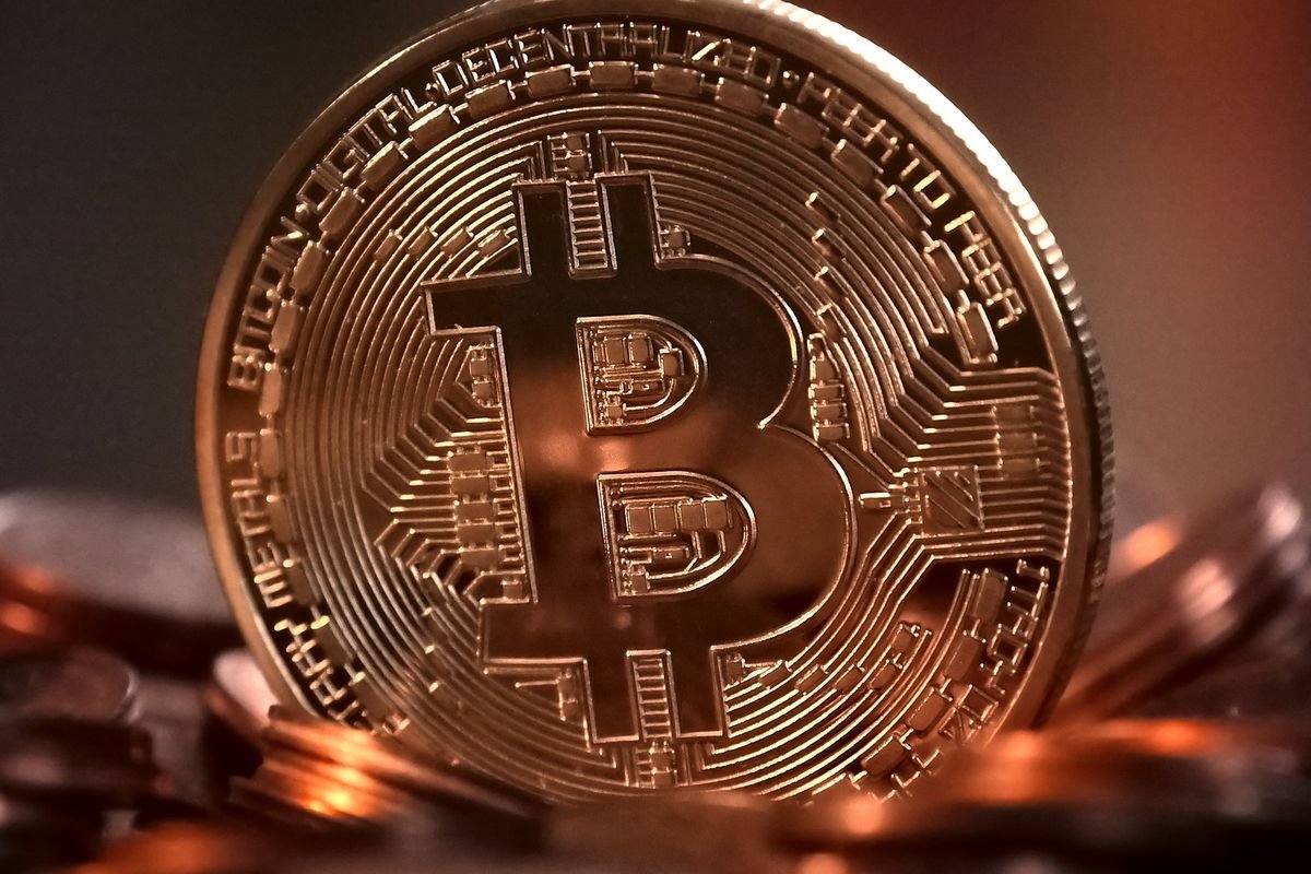 prediksi bitcoin turun 30 persen