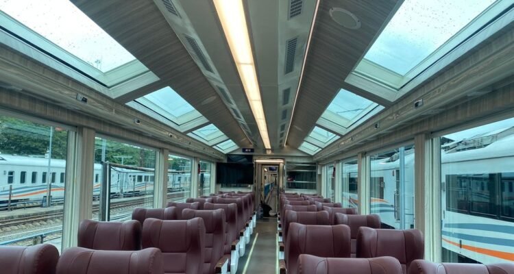 Kereta Panoramic