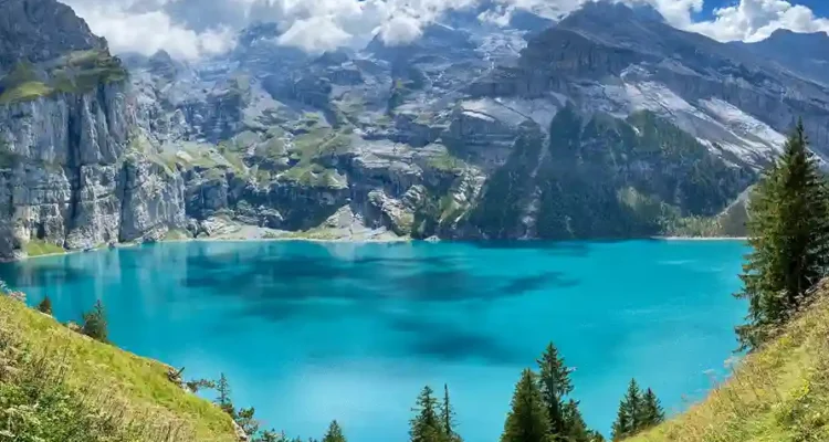 Danau Oeschinensee, Permata Biru di Antara Tebing Alpen Swiss