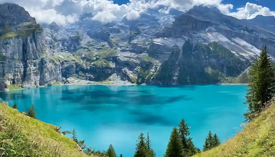 Danau Oeschinensee, Permata Biru di Antara Tebing Alpen Swiss